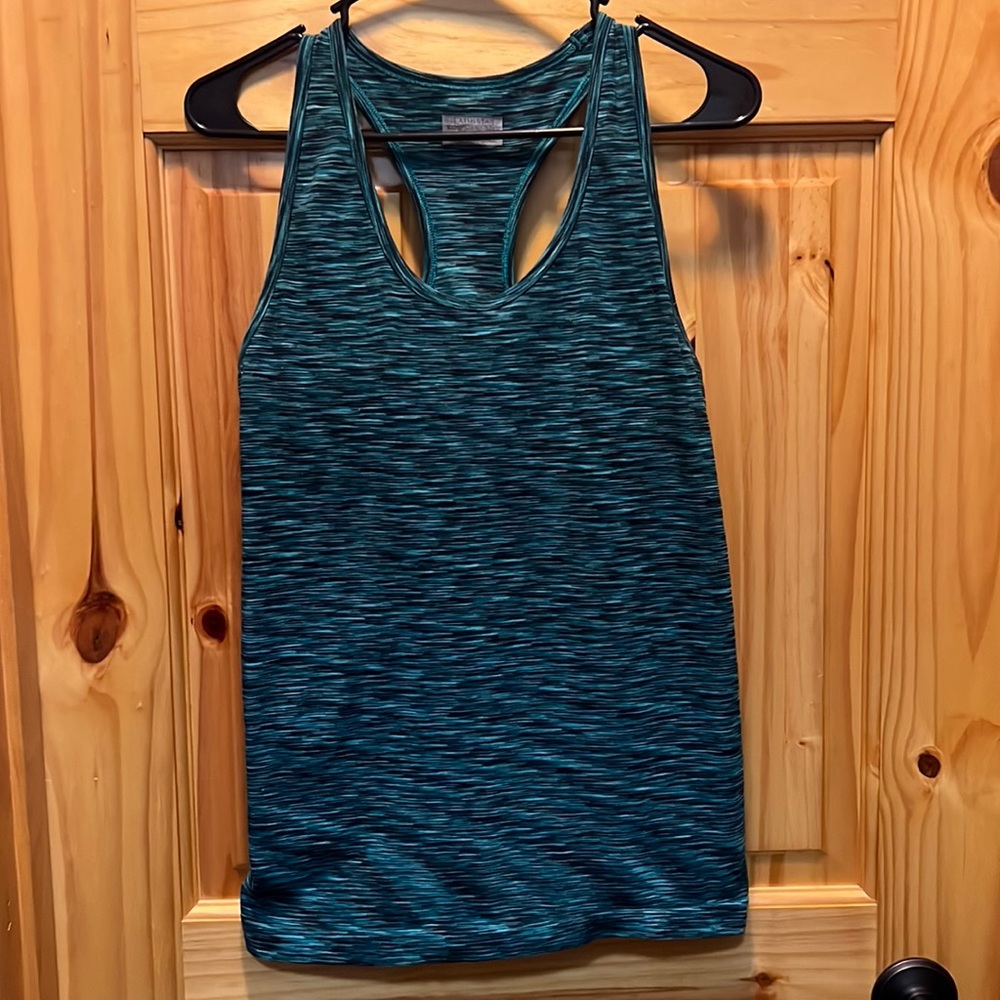 Green stretch workout shirt